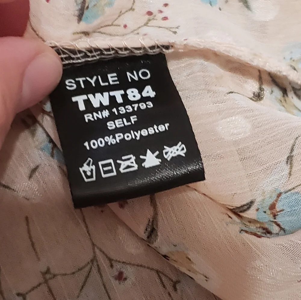 Sold - POL Sheer V-Neck Floral Blouse - Picture 5 of 12